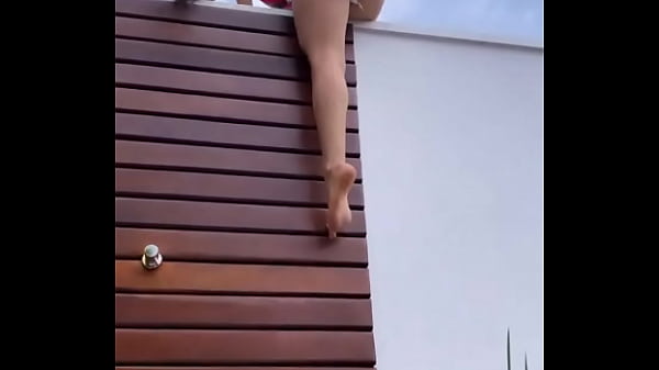 Juliana Bonde Trepando No Muro thumbnail