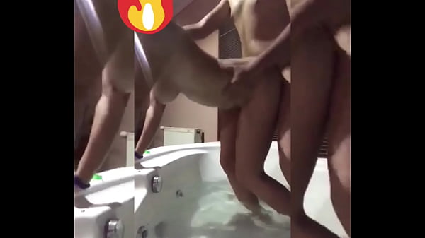 Play MP4 - Culeando en jacuzzi con mi polola