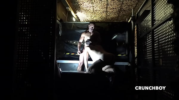 Camera Cachee Deux Mecs Baisent En Backroom thumbnail