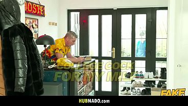 Nonton Wild Escape: Busty Milf Mar Bella Seduces College Hunk With Deepthroat Blowjob, And Steve Joins For An Intense Threesome Blowout In The Hostel! thumbnail