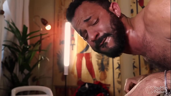 fui fazer massagem e acabei levando rola do massagista 