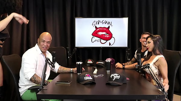 Play MP4 - Precisou explicar para a fam&iacute;lia o que fazia ap&oacute;s acharem ser uma garota de programa - Casal Fada Prazeres &lpar;SHEER&sol;RED&rpar;