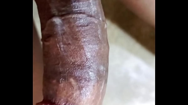 Wetjuicypussy1 a Nigerian girl ask this man_to give_her 20 000 for sex and the man do not have the money himhas to_go on masupaytion in hishouse