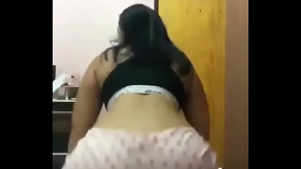 Novinha do rab&atilde;o rebolando