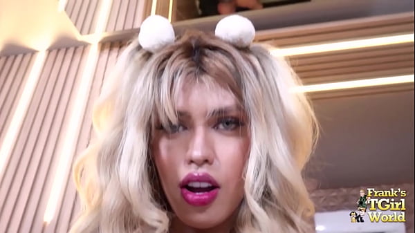FRANKS-TGIRLWORLD: Gorgeous, amazing horny blonde tranny with perfect body masturbates 
