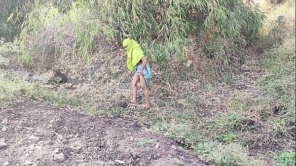 कोमल_तुम ऐसे ही किसीके ही खेत में_कैसे मूत_ती रहती हो