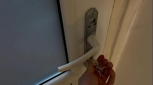 She&rsquo;s a hot milf pizza girl and takes my dick deep as a tip 