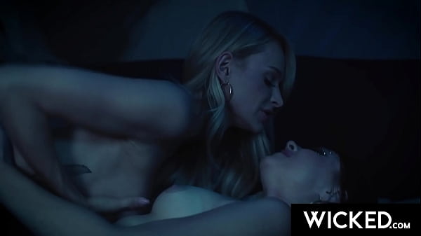 Golden emma & ruby&rsquo;s roadside tongue fuck festival