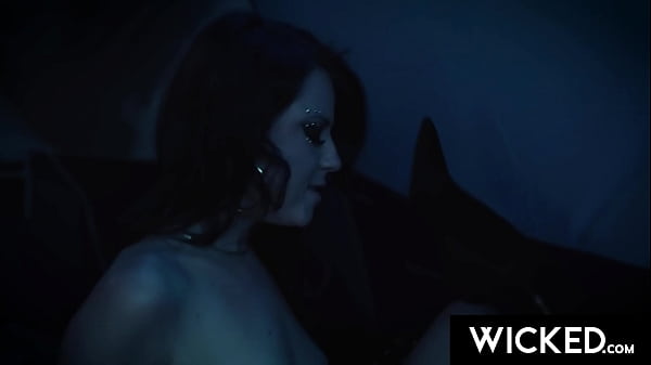 Golden emma & ruby&rsquo;s roadside tongue fuck festival