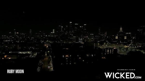 Golden emma & ruby&rsquo;s roadside tongue fuck festival