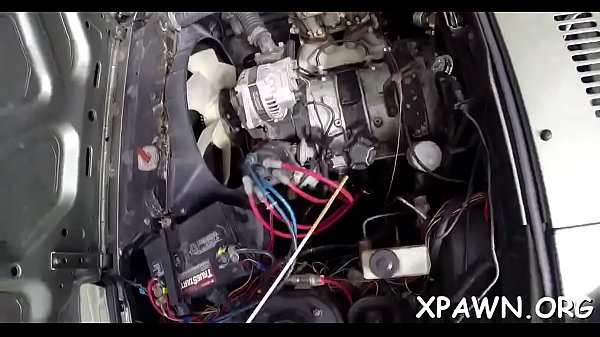 Bimbo does_her superlatively good to impress with her reality blow_job