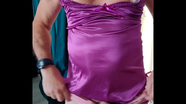 Play MP4 - Strip-tease en nuisette