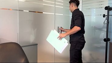Nonton Perfect Ass Secretary Fucked Boss For A Raise! thumbnail