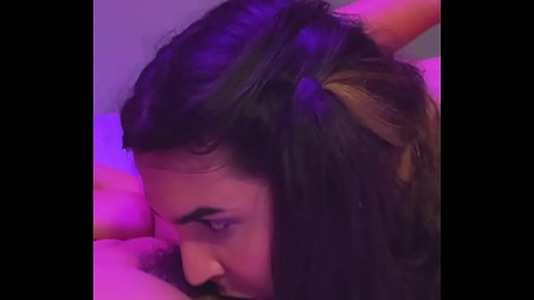 Play MP4 - Uma mulher trans fazendo muito sexo com um casal de amigos