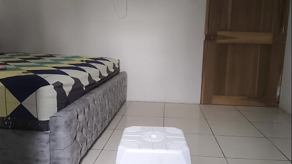 Nonton Delicious Indian Submittal Masturbates In Her Tight Whore Pussy thumbnail