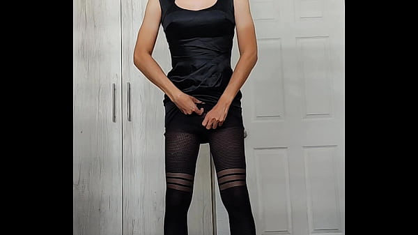 Play MP4 - Sofiacolin - manchando el piso con vestido negro