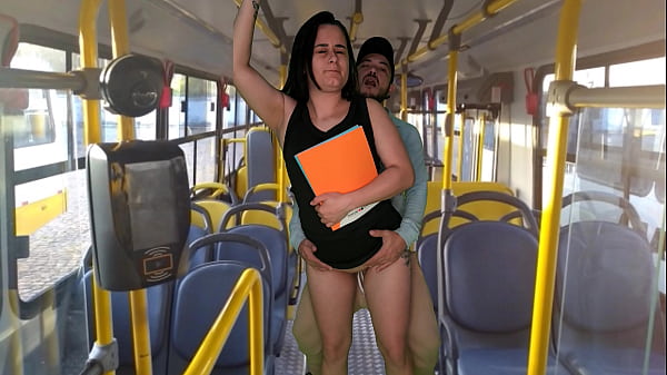 Estudante_é fodida dentro do ônibus em_publico