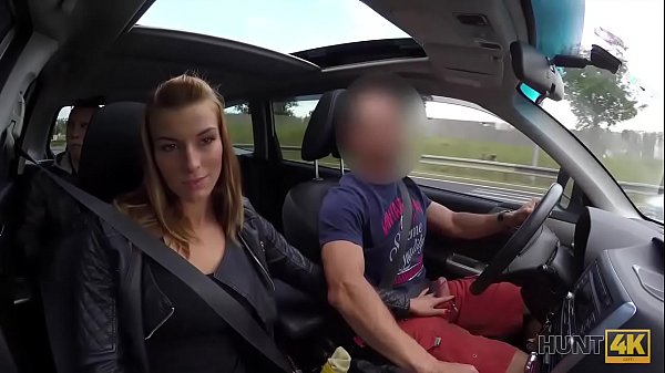 HUNT4K. Un mec cocu regarde comment baise un autre homme 