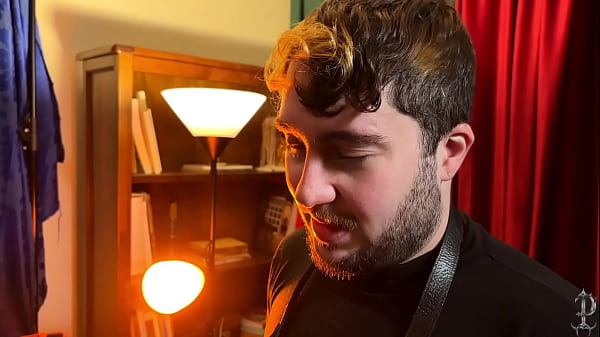 Fui fotografar o twink e ca&iacute; na rola dele (COMPLETO NO RED) 