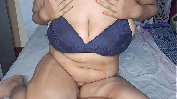 Nonton Hot Indian Desi Bhabhi Playing With Hairy Pussy thumbnail