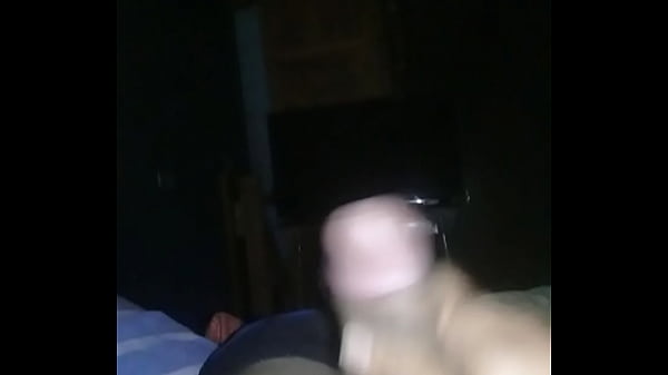 mirando las fotos y videos de morena y dandole la lechita 