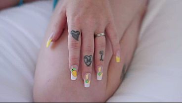 Nonton Alluring Bombshell Cubbi Thompson's Amazing Pussy-pounding And Facial Moment thumbnail