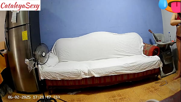 Play MP4 - Backstage before sex&period; Big ass model in sexy outfit Getting ready for new production