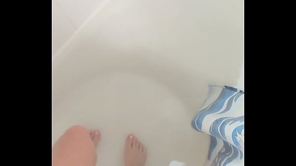 Paris Daniels feet in the shower after a hard workout