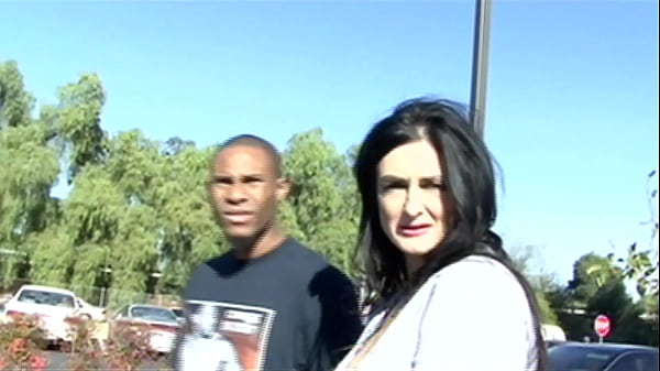 Play MP4 - Fucking brunette milf mom