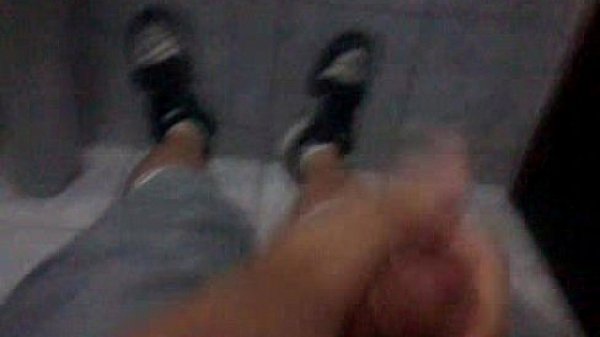 Gozando no tenis nike e meias do vizinho 