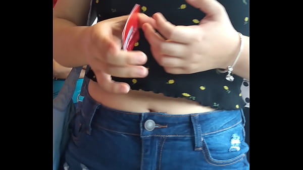 Play MP4 - En la fila del cajero