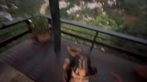 Play MP4 - Nerdzinha safada dando a bucetinha na varanda&comma; ser&aacute; que algu&eacute;m viu&quest;