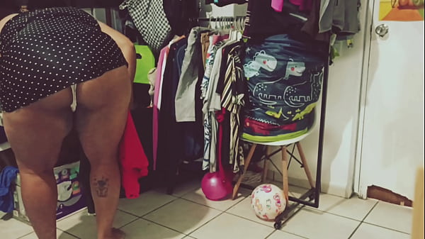 Play MP4 - Bbw gordita mexicana haciendo limpieza en el cuarto