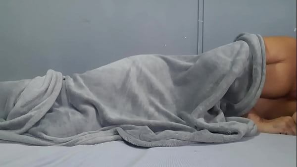 Nonton Handjob And Blowjob On My Friend Who I Invited To Spend The Night At My House. thumbnail