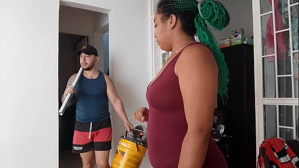 Me Siento Sola Y Cachonda En Casa Desde Que Mi Esposo Sali&oacute; De Viaje, Voy A Llamar Al Obrero Para Que Me Haga Mantenimiento En Mi Co&ntilde;o thumbnail