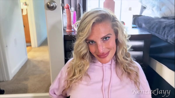 Nonton My Roommate Split My Pussy Open With His Massive Bbc And Filled Me With Cum While I Was Wearing Nothing But A Hoodie! thumbnail