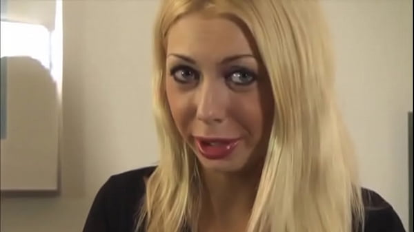 Philippe k&uuml;mmert sich ausnahmsweise mal um eine grossbusige blondine mit silikon titten 