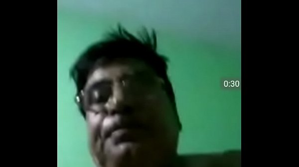 Play MP4 - Old uncle live showing nude