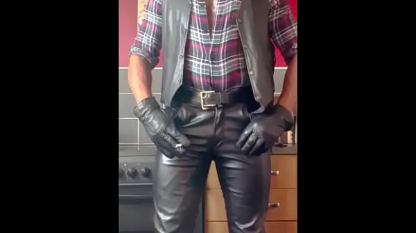 Ebony Bodybuilder Massive Nipple Play And Long Leather Boots Cum thumbnail