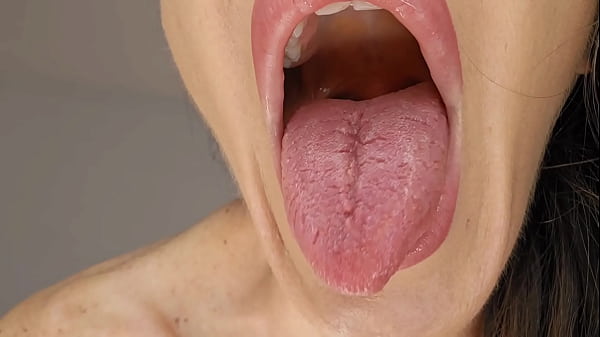 Giant Girl Want To Eat You thumbnail