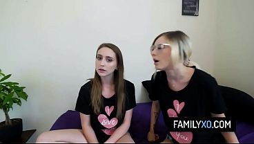Nonton Horny Stepdaughters Show Their Stepfather How Sorry They Are By Sucking His Cock thumbnail