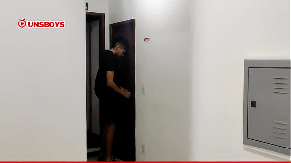 Play MP4 - Magrinho dotado batendo punheta depois de chegar da faculdade