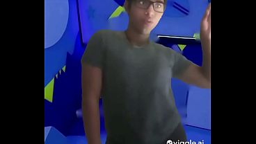 Moviendo mi tremendo culo 