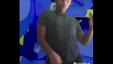 Asiendo tren  de tiktok moviendo el culo