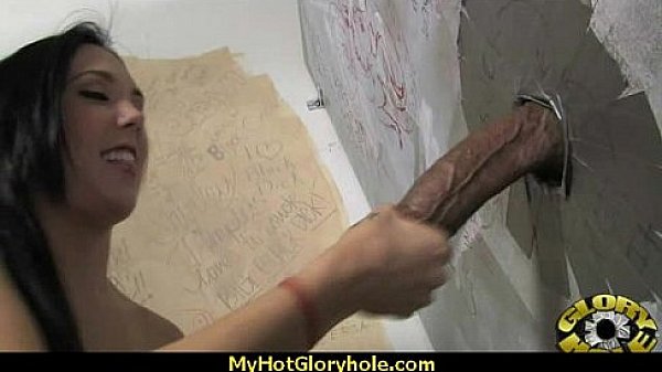 Nonton White Milf Sucking And Licking A Black Cock 8 thumbnail