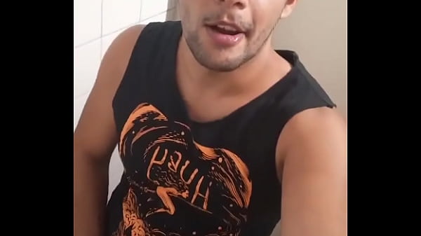 Play MP4 - Novinho saiu da balada e foi para esta&ccedil;&atilde;o tomar um leitinho