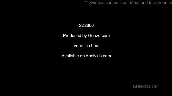 Nonton Een Drievoudige Penetratie Op Haar Best Met Een Geile Chick Die Haar Lichaam Aanbiedt En Eindigt Onder Een Regen Van Heerlijke Cumshots. thumbnail