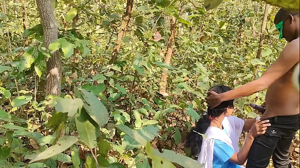 गाव कि गवार लडकी को खेतो मे ले जाकर डाॅगी स्टाईल चोद दिया thumbnail