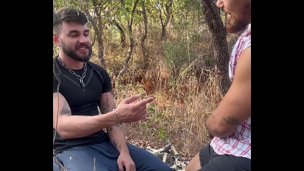 Cara Do Grindr Me Levou Para O Mato E Me Fudeu thumbnail