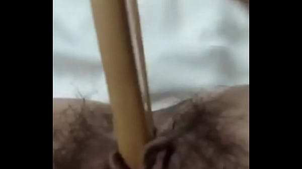 粉墨人生 骚货在宾馆寻找各种尖锐物体自慰